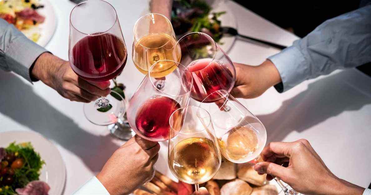 Les meilleurs verres à vin universels, selon les sommeliers et les directeurs des boissons
