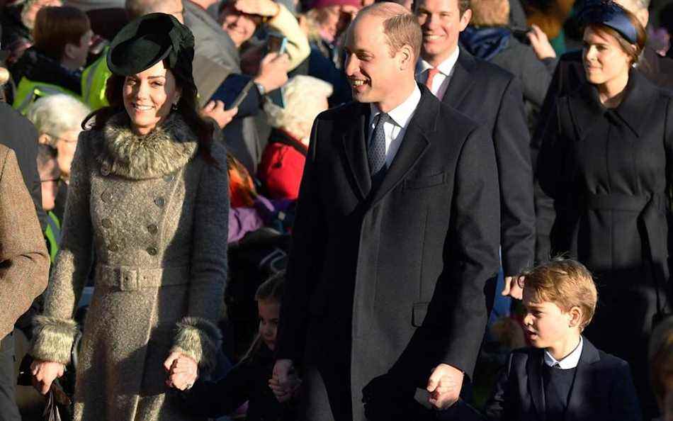 William, Kate et le prince George vus au service traditionnel du jour de Noël de la famille royale à l'église St Mary Magdalene à Sandringham - Ben Stanstall/AFP via Getty Images