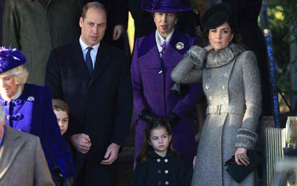 William, Kate, George, Charlotte, Camilla Parker-Bowles et la princesse Anne au service religieux du jour de Noël de la famille en 2019 – Stephen Pond/Getty Images