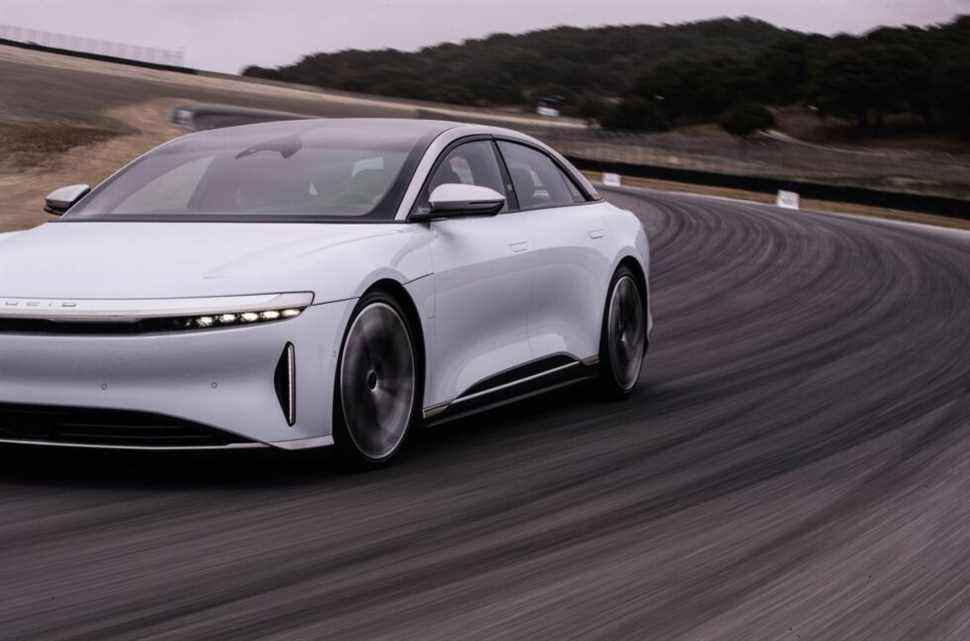 Le Lucid Air a été le premier véhicule électrique à être équipé du nouveau pneu HL de Pirelli en tant qu'équipement d'origine.