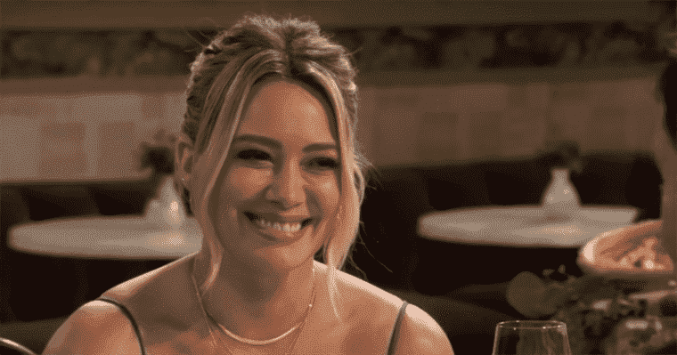 Hilary Duff nous raconte comment elle a rencontré votre père dans une nouvelle bande-annonce
