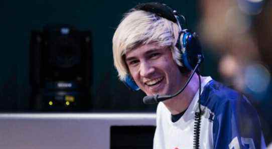 Twitch Streamer xQc encourage les téléspectateurs à commencer à faire des dons et à souscrire à des streamers plus petits