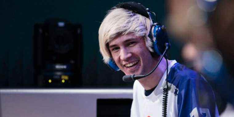 Twitch Streamer xQc encourage les téléspectateurs à commencer à faire des dons et à souscrire à des streamers plus petits
