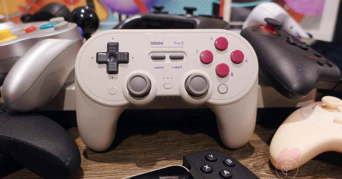 Le meilleur contrôleur de jeu pour la plupart des systèmes : le 8BitDo Pro 2
