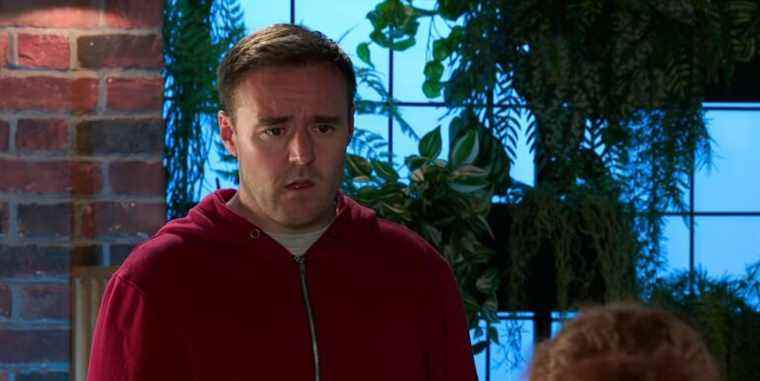 La star de Coronation Street, Alan Halsall, aborde l'histoire non résolue d'Alina Pop

