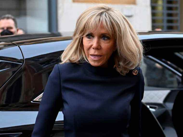 Brigitte Macron porte plainte contre les fausses rumeurs selon lesquelles elle serait née homme