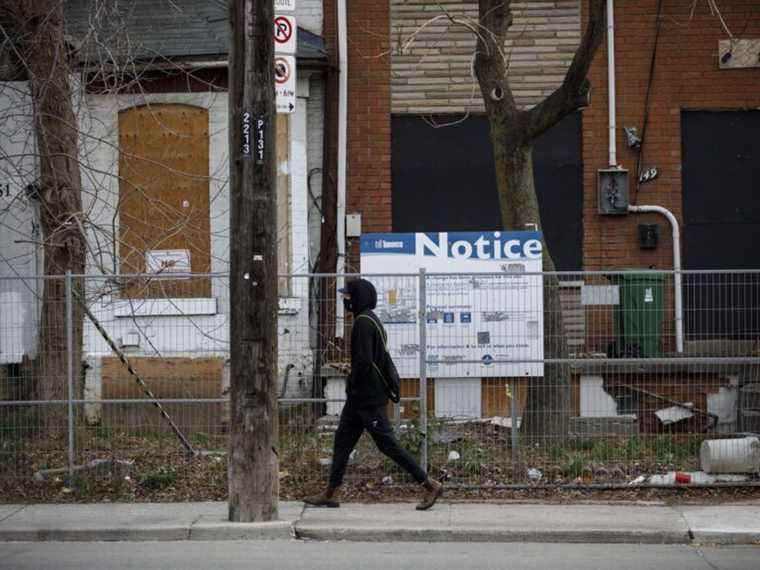 Interdiction temporaire des acheteurs de maison étrangers, le rezonage des villes est nécessaire pour atténuer la crise du logement, selon le ministre