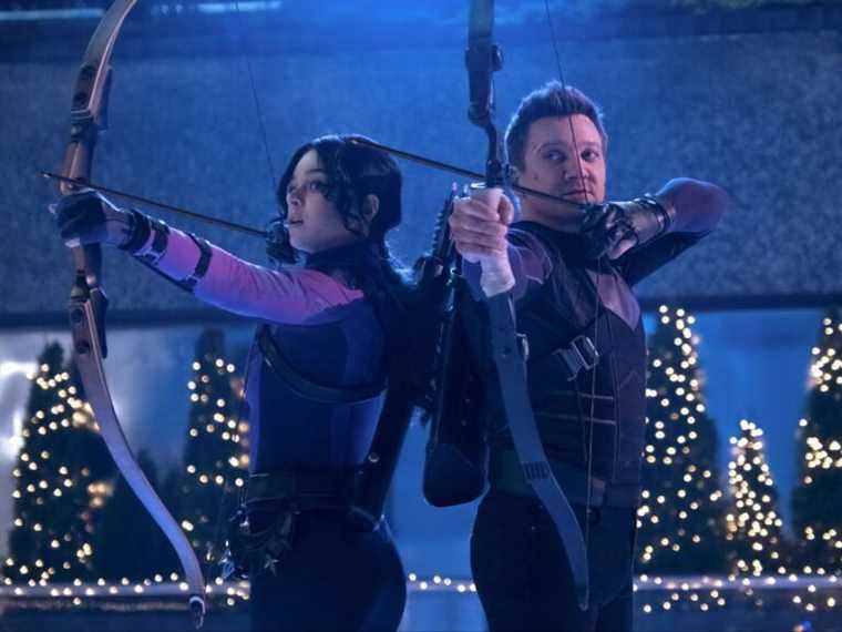 Les réalisateurs de « Hawkeye » détruisent une poursuite en voiture épique et Florence Pugh révèle