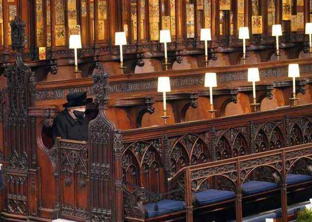 La reine assiste aux funérailles du prince Philip