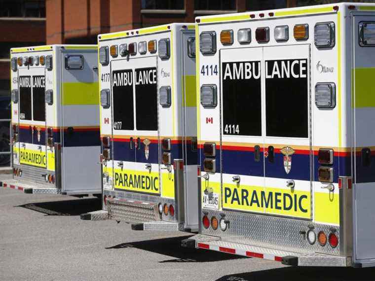 Les cas d’ambulanciers paramédicaux COVID-19 résultant d’un parti augmentent à 45