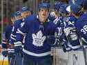 David Kampf des Maple Leafs de Toronto célèbre son but contre les Blackhawks de Chicago au Scotiabank Arena le 11 décembre 2021 à Toronto. 