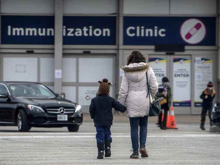 Les tribunaux canadiens de divorce sont sévères envers les parents anti-vaccins qui nient la pandémie de COVID-19