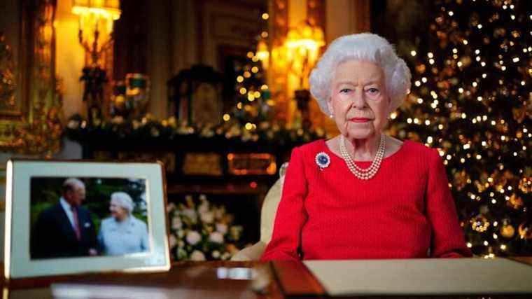 La reine déplore le premier Noël sans Philip dans le déménagement de son adresse au Royaume-Uni, touché par Covid