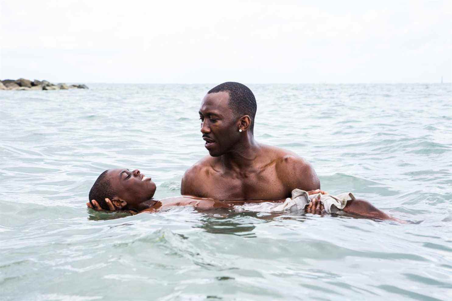 Mahershala Ali et Alex R. Hibbert dans 