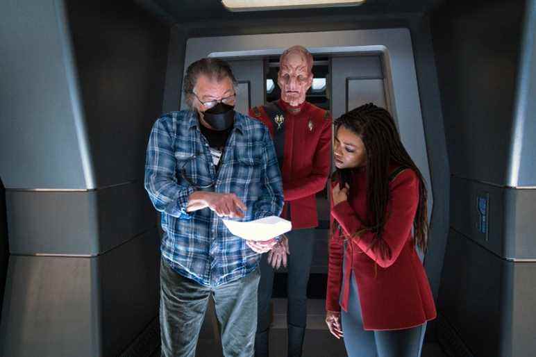 Pictured: Behind the scenes with Director Jonathan Frakes, Doug Jones as Saru and Sonequa Martin Green as Burnham of the Paramount+ original series STAR TREK: DISCOVERY. Photo Cr: Michael Gibson/Paramount+ © 2021 CBS Interactive. All Rights Reserved.