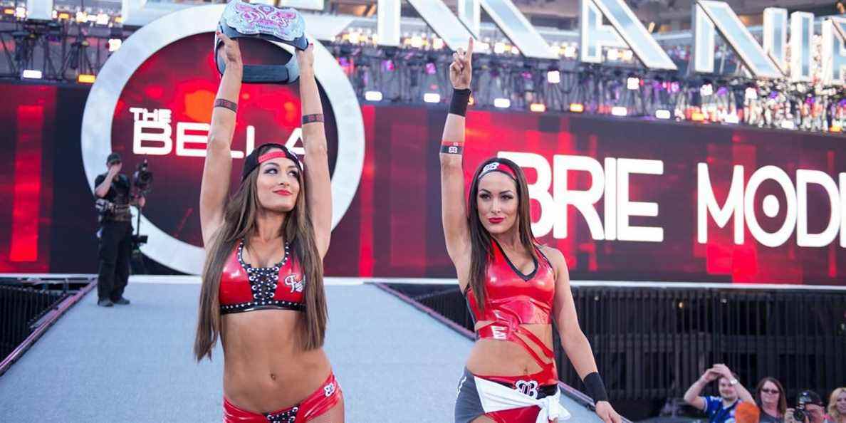 Nikki Bella révèle pourquoi les Bella Twins ont quitté la WWE pour la première fois

