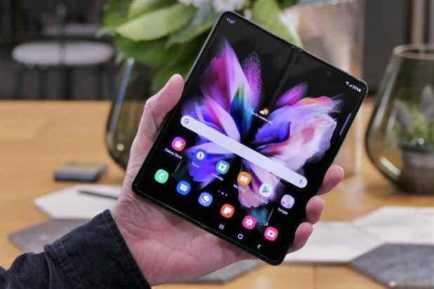 Samsung Galaxy Z Fold 3 vient de bénéficier d’une réduction de prix de 150 $, Galaxy Buds gratuits