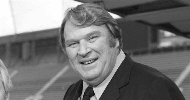 La légende de la NFL, John Madden, est décédée à l'âge de 85 ans
