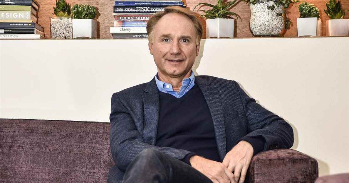 Maintenant, nous ne saurons jamais si Dan Brown vivait une vie secrète avec un entraîneur de chevaux
