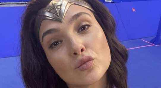 Gal Gadot de Wonder Woman 1984 partage une vidéo amusante de bêtisier pour marquer le premier anniversaire de la sortie du film