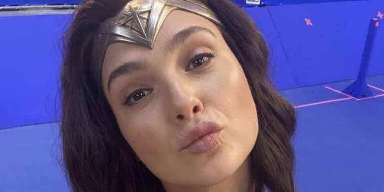 Gal Gadot de Wonder Woman 1984 partage une vidéo amusante de bêtisier pour marquer le premier anniversaire de la sortie du film

