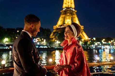 lucien laviscount comme alfie, lily collins comme emily, emily in paris, saison 2