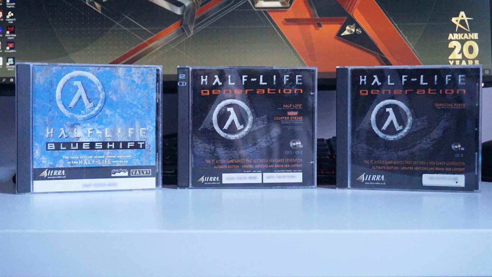     Il suffit de regarder ces magnifiques CD-ROM Half-Life

