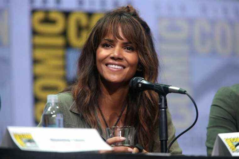 Halle Berry donne une réponse attachante à être confondu avec Halle Bailey de la petite sirène 
