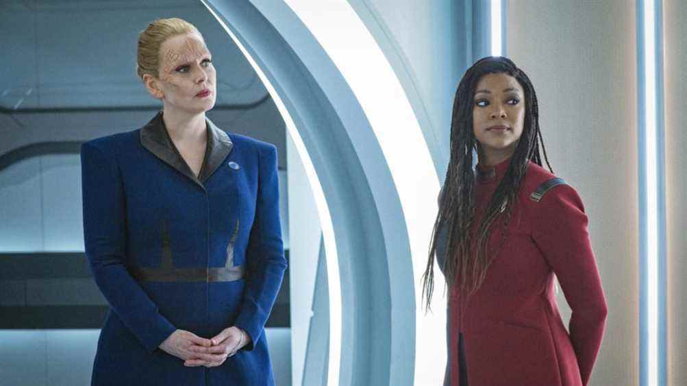 Chelah Horsdal en tant que président Laira Rillak, Sonequa Martin Green en tant que Burnham dans Star Trek Discovery