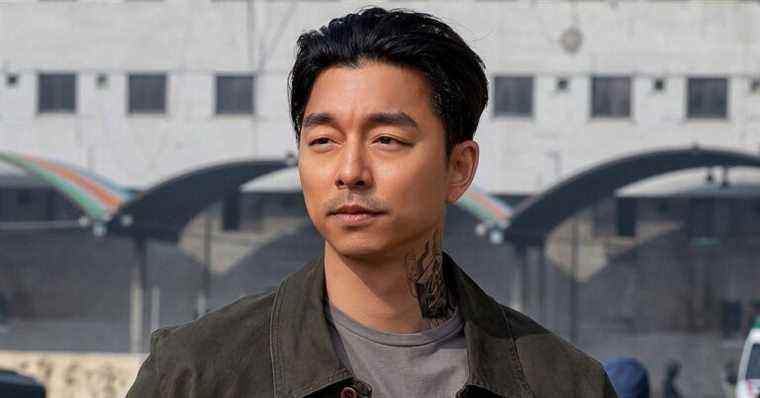  Le tatouage au cou de Gong Yoo dans la mer silencieuse nous sauvera-t-il de la sécheresse ?  Paradoxalement, oui.
