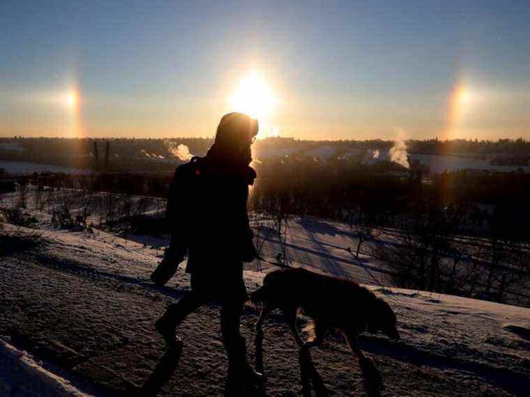 Qu’est-ce qu’un chien soleil ?  Un lauréat du prix Nobel explique la science derrière le spectacle de lumière de vague de froid