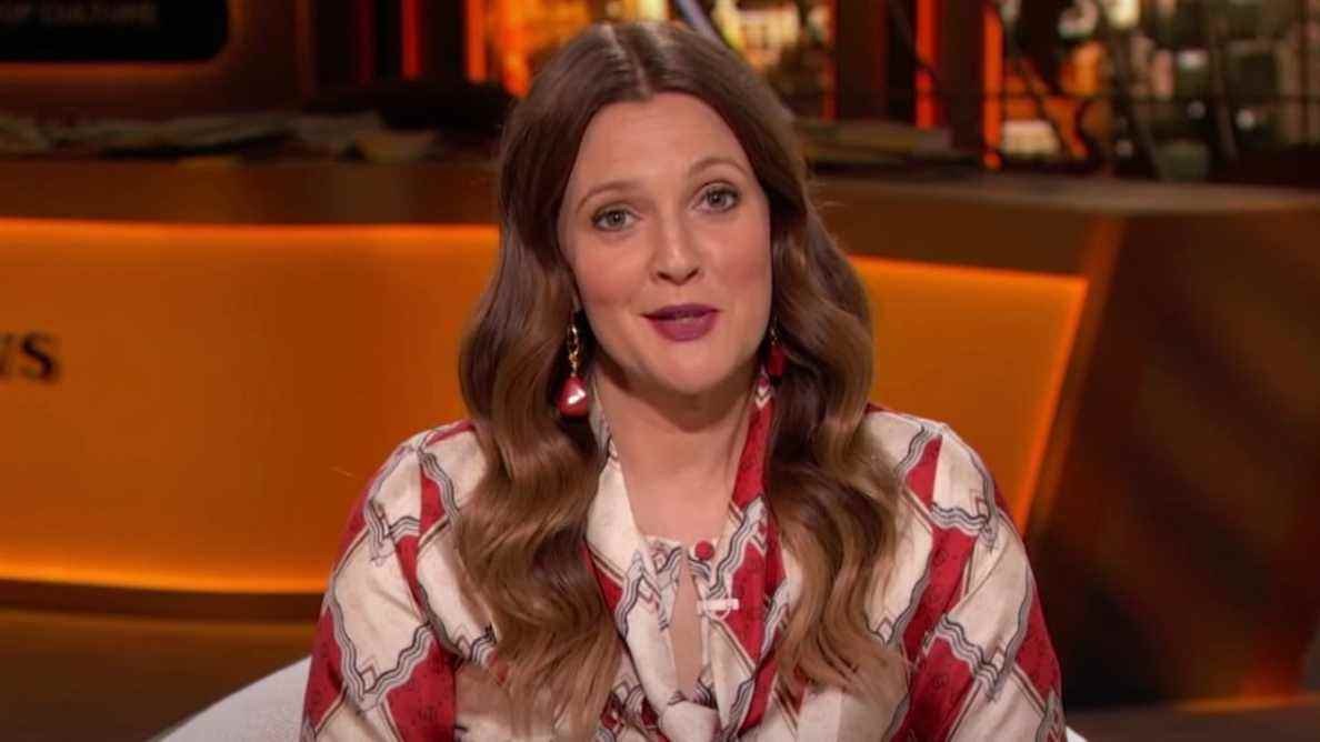 À cette époque, Drew Barrymore a appelé de manière hilarante Dakota Johnson pour sa tristement célèbre interview avec Ellen
