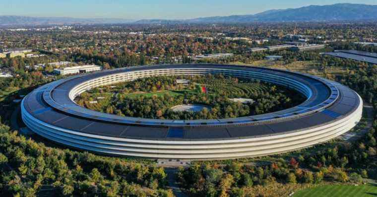 Apple retarde la réouverture complète de ses bureaux et offre à chaque employé un bonus de 1 000 $