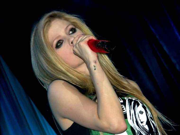 Avril Lavigne transforme Sk8er Boi en long métrage pour son 20e anniversaire
