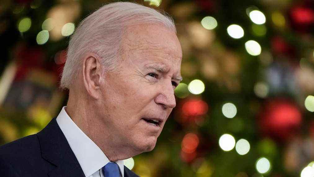 Biden promet 500 millions de tests COVID-19 gratuits pour contrer Omicron
