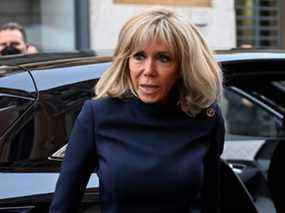 La première dame française Brigitte Macron arrive pour rencontrer la première dame américaine Jill Biden lors d'une visite à Rome pour le sommet du G20, à Rome, Italie, le 29 octobre 2021.