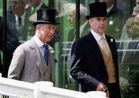 Le prince Charles, prince de Galles et le prince Andrew, duc d'York, arrivent pour le deuxième jour du Royal Ascot 2006, à l'hippodrome d'Ascot le 21 juin 2006 à Ascot, en Angleterre.  (Gareth Cattermole/Getty Images)