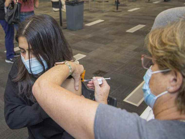 COVID-19 : les pharmacies de la Colombie-Britannique aident à combler les lacunes en matière de vaccination alors que de nombreuses cliniques ferment pour les vacances