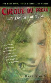 Cirque Du Freak #7: Hunters of the Dusk: Book 7 in the Saga of Darren Shan Résumé et guide d’étude Description