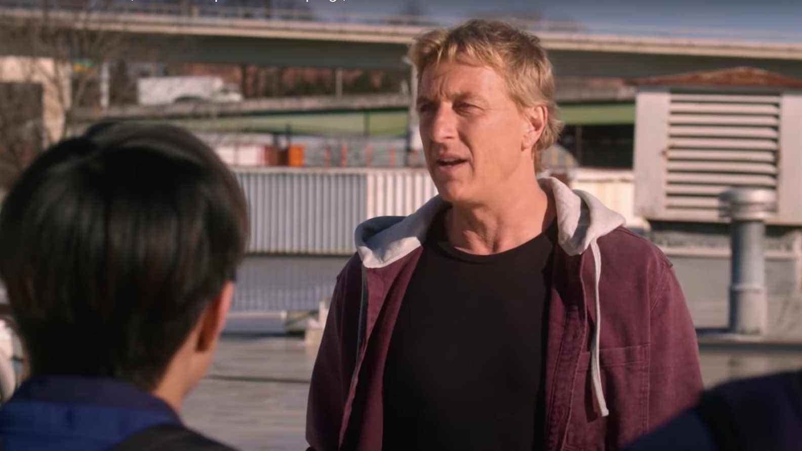 Clip de la saison 4 de Cobra Kai : les méthodes d'entraînement de Johnny sont toujours totalement irresponsables
