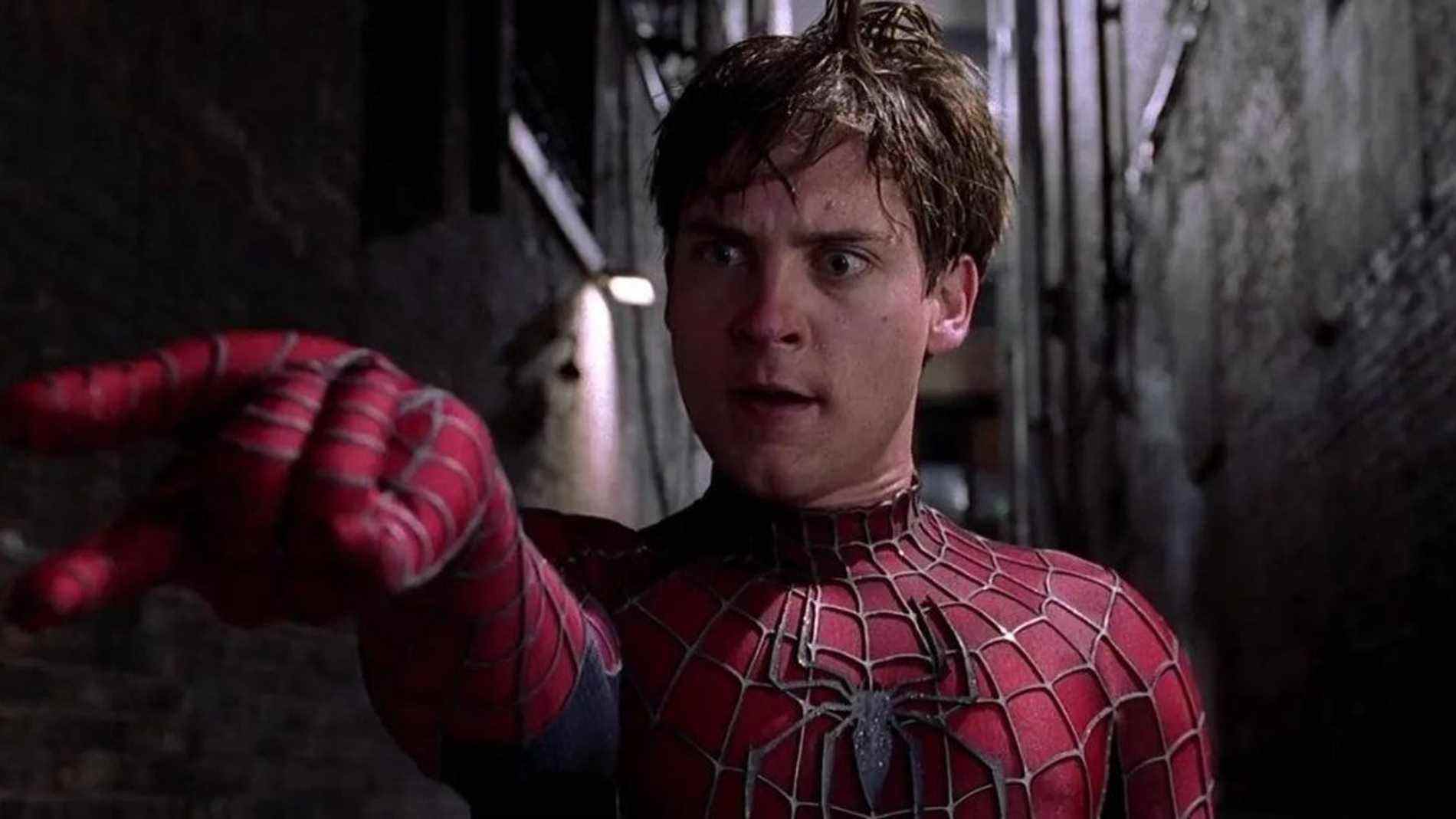 Tobey Maguire tire des toiles dans Spider-Man