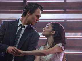 Ansel Elgort et Rachel Zegler sont des amants maudits au 68e et à Broadway dans West Side Story.