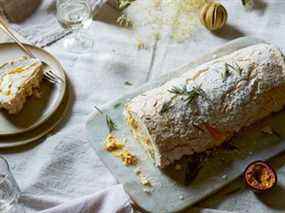 Roulade de meringue au caillé de clémentines, crème et fruit de la passion de Sea & Shore