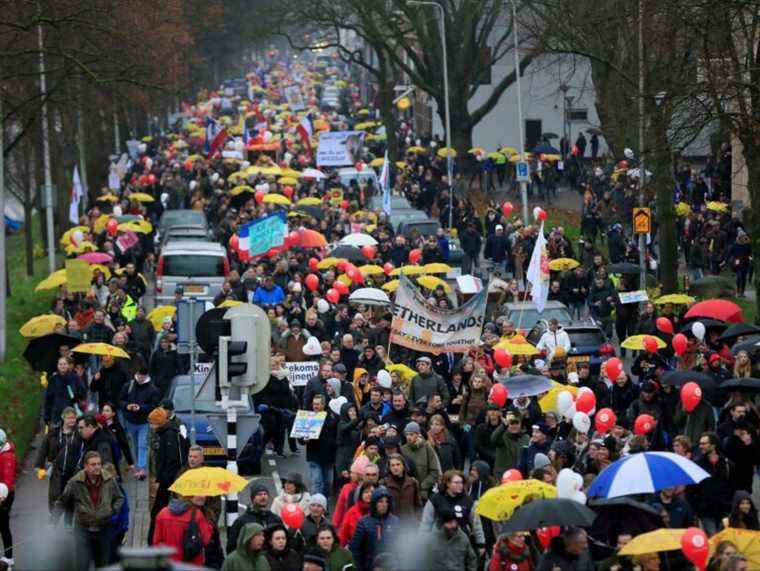 Des milliers de personnes manifestent contre les restrictions COVID dans le nord-ouest de l’Europe