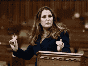 La ministre des Finances Chrystia Freeland répond aux questions des députés après avoir présenté le budget fédéral à la Chambre des communes le 19 avril 2021.