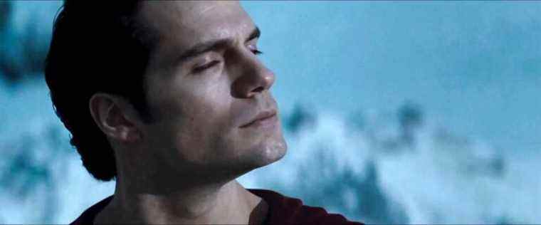 Henry Cavill attend le retour de "l'appel" en tant que Superman
