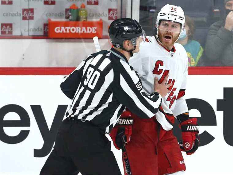 Ian Cole de Canes condamné à une amende pour avoir donné un coup de genou à Mark Scheifele des Jets