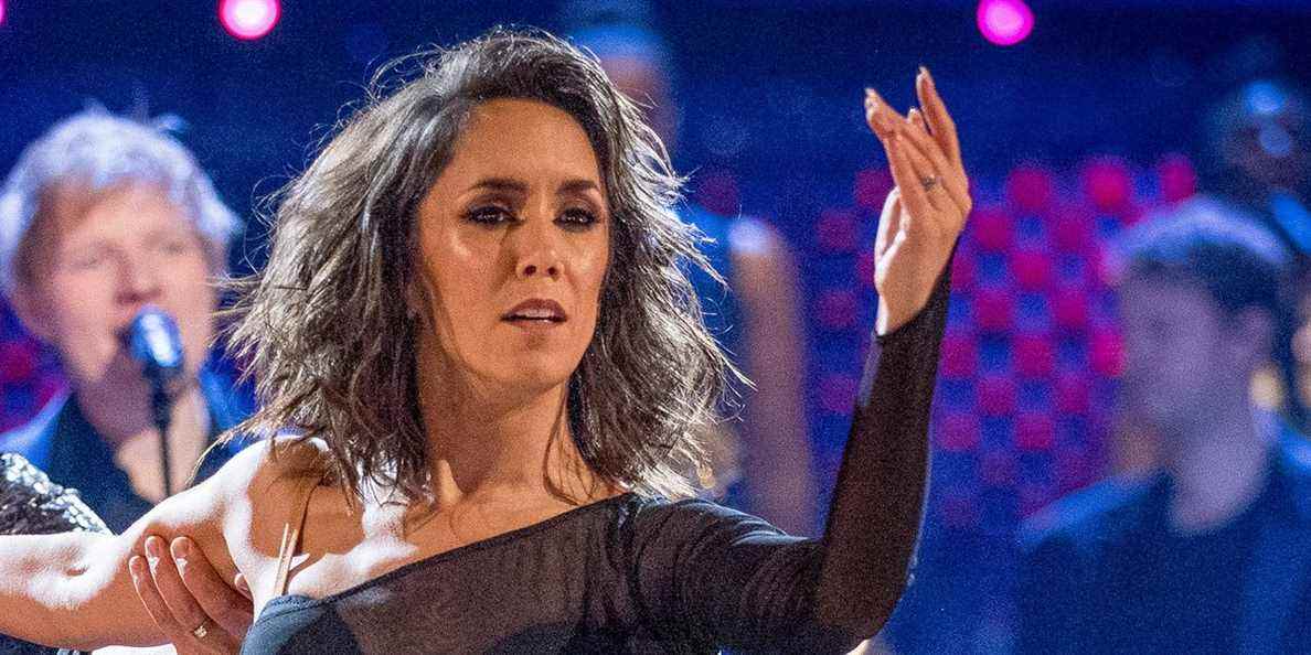 Janette Manrara de Strictly Come Dancing fait son retour sur le dancefloor lors de la finale de 2021

