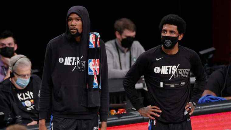 Kevin Durant et Kyrie Irving deviennent les huitième et neuvième joueurs des Nets à entrer dans les protocoles COVID