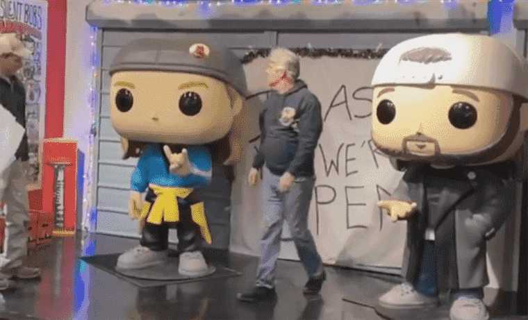 Kevin Smith dévoile Jay et Silent Bob Funkos grandeur nature pour promouvoir Clerks 3
